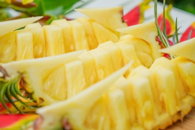 ピーチパイン 2玉(1.5kg以上) 特別栽培 (沖縄県 平安名農園) パイナップル